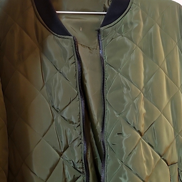 Mens Army green, quilted bomber Jacket - Picture 1 of 2